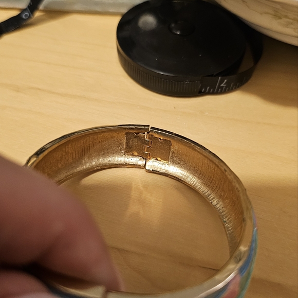 Vintage Kramer hinged bangle bracelet - Picture 11 of 16